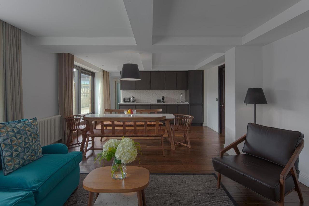 슈발 디 에든버러 그랜드 아파트 호텔 외부 사진 The interior of a typical apartment