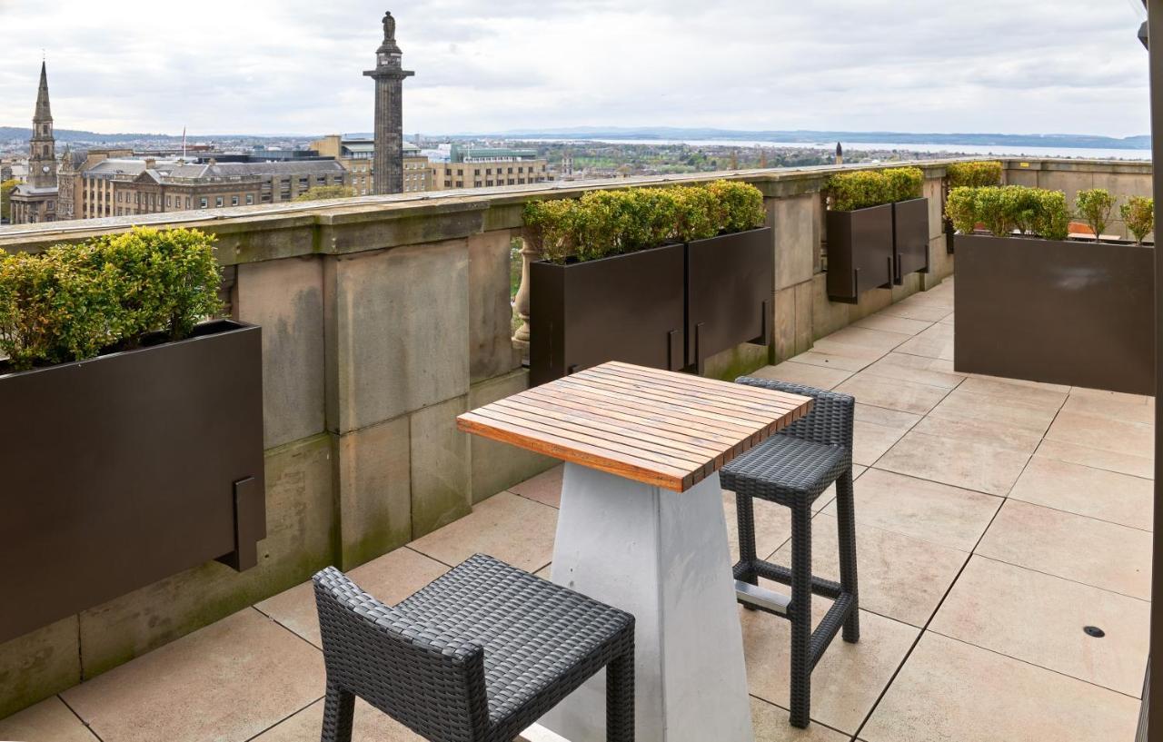 슈발 디 에든버러 그랜드 아파트 호텔 외부 사진 The rooftop terrace at the Edinburgh Marriott Hotel