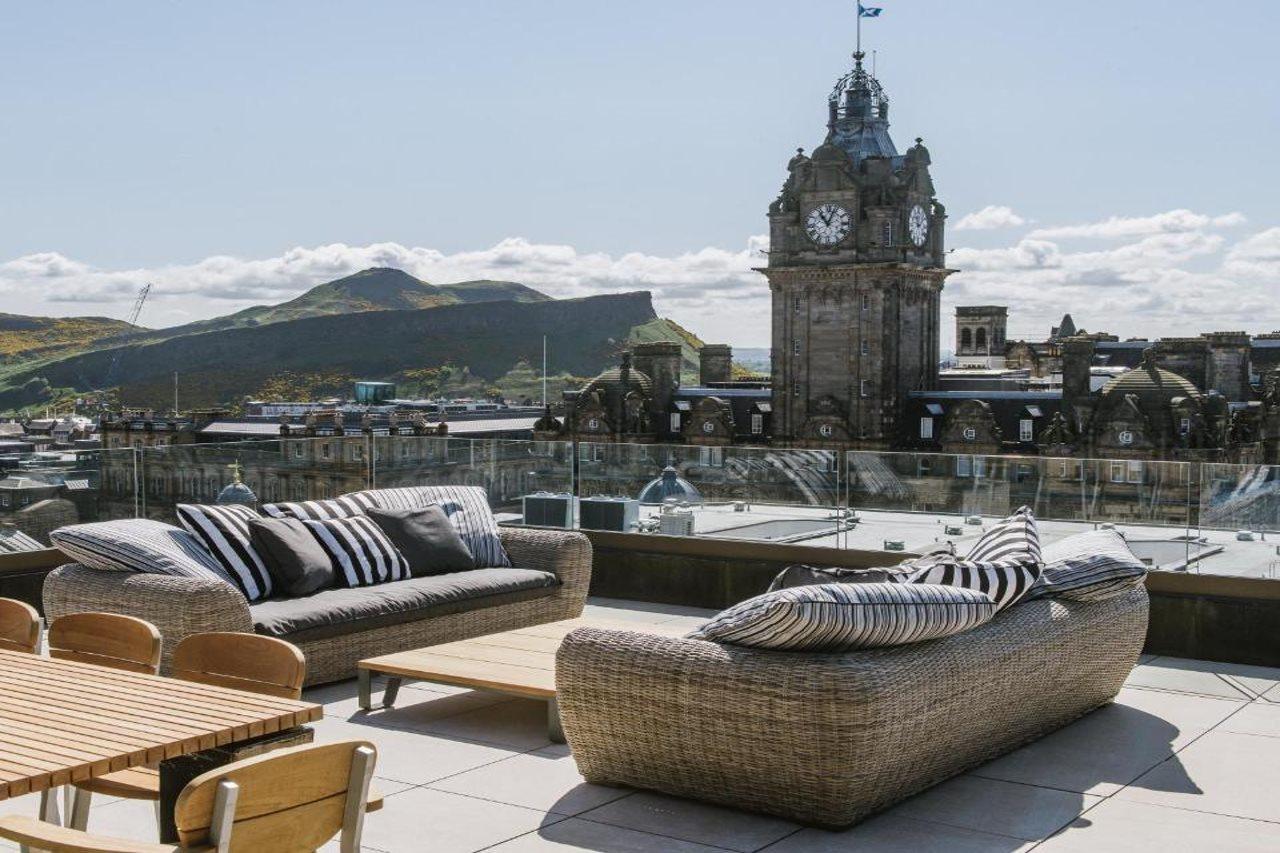슈발 디 에든버러 그랜드 아파트 호텔 외부 사진 The hotel's rooftop terrace