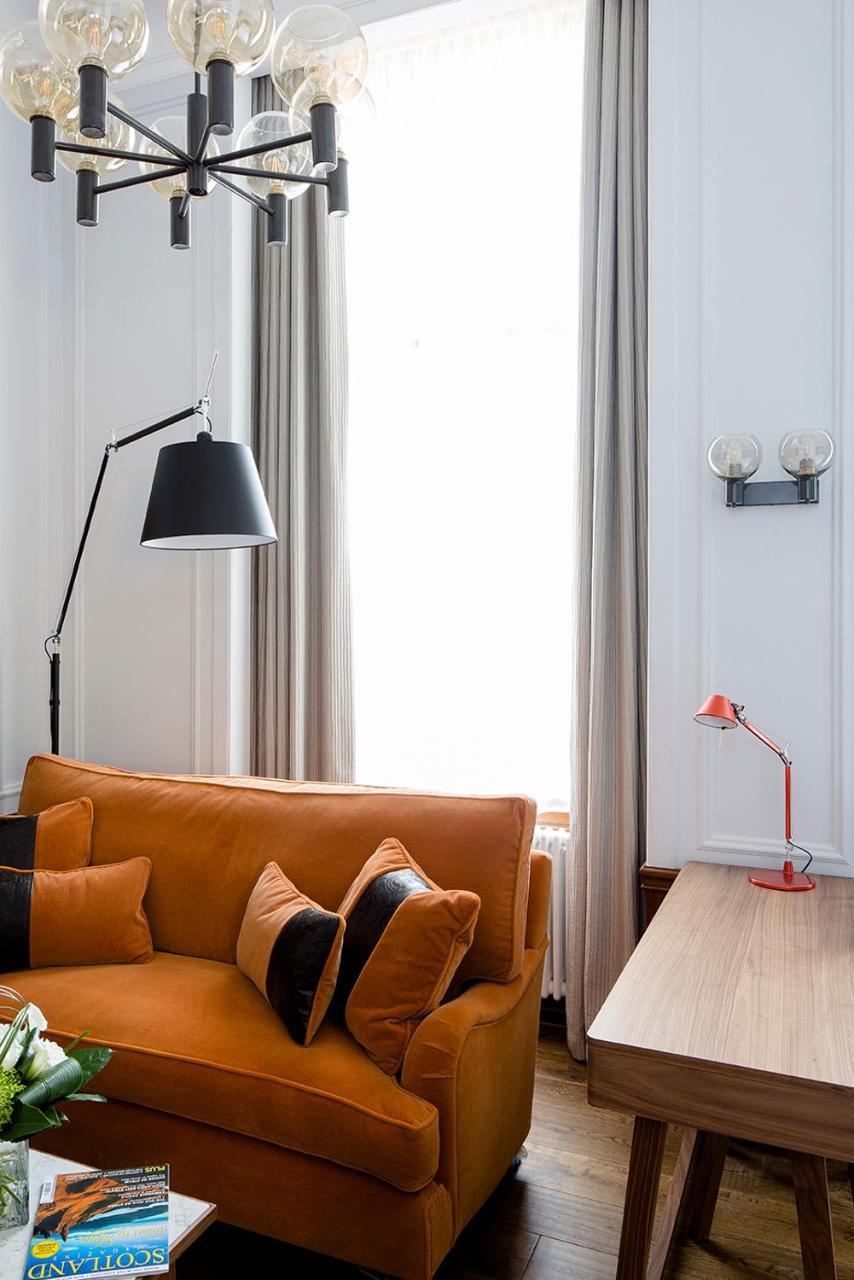 슈발 디 에든버러 그랜드 아파트 호텔 외부 사진 A floor lamp